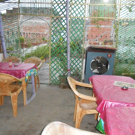 Elvis Guest House Varanasi Exteriör bild